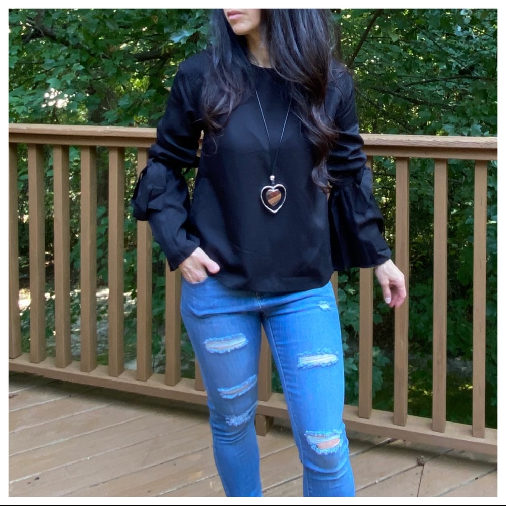 Black chic tie sleeves with split back Top - Picture 4 of 6